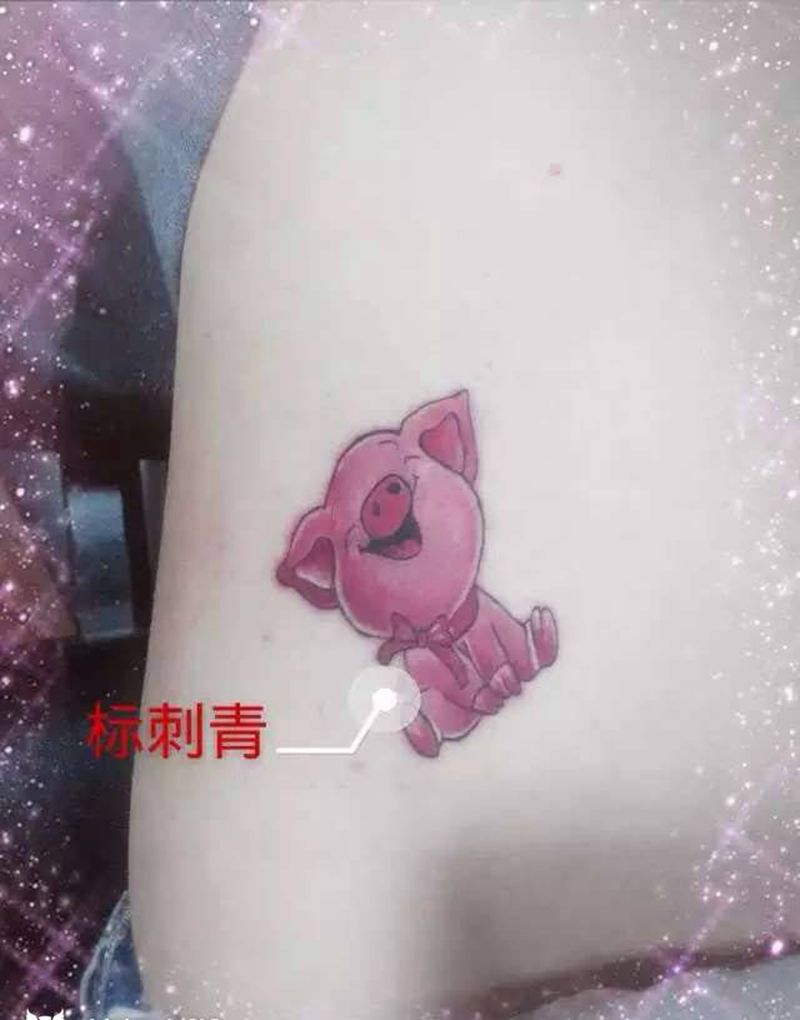 小猪纹身图片_清新胸部腹部腰部手臂腿部手部脚部肩部动物纹身图案