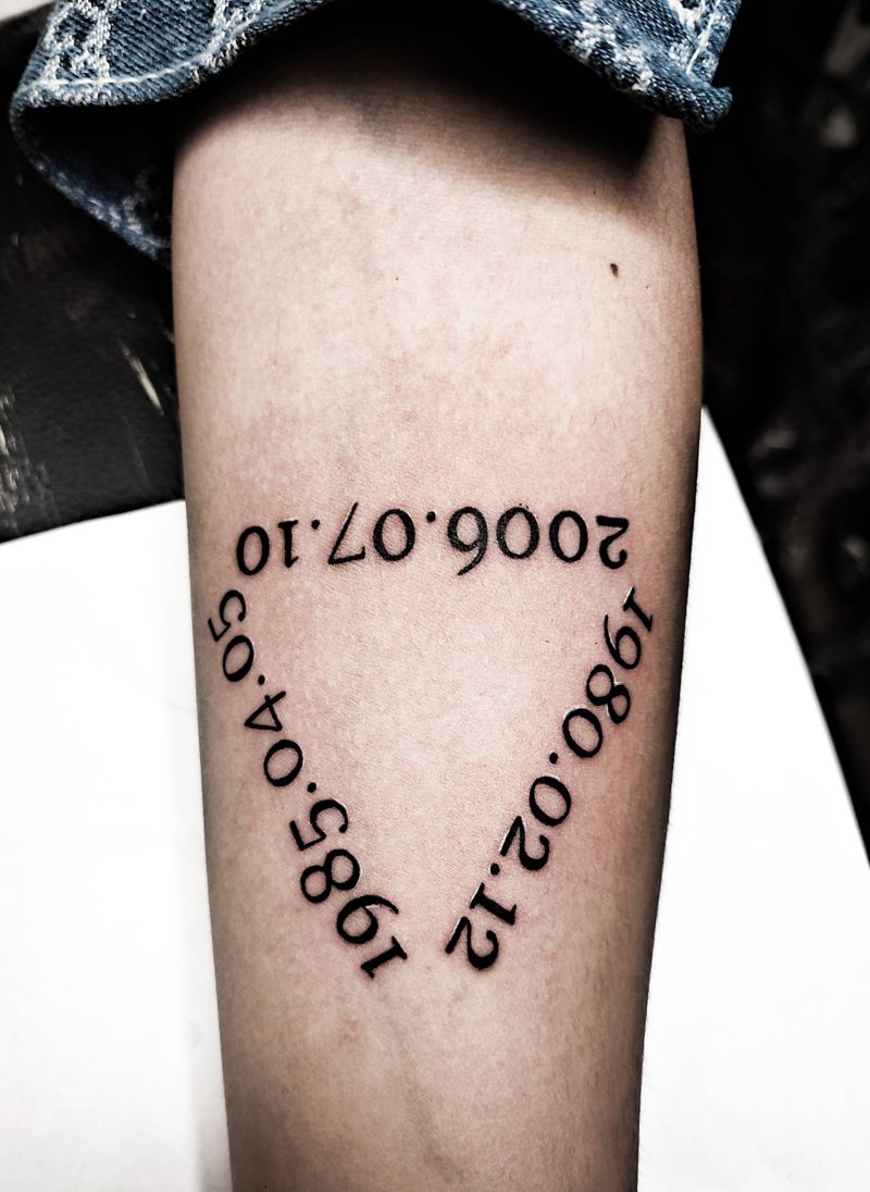 陆无敌纹身图片_手臂几何点刺纹身图案