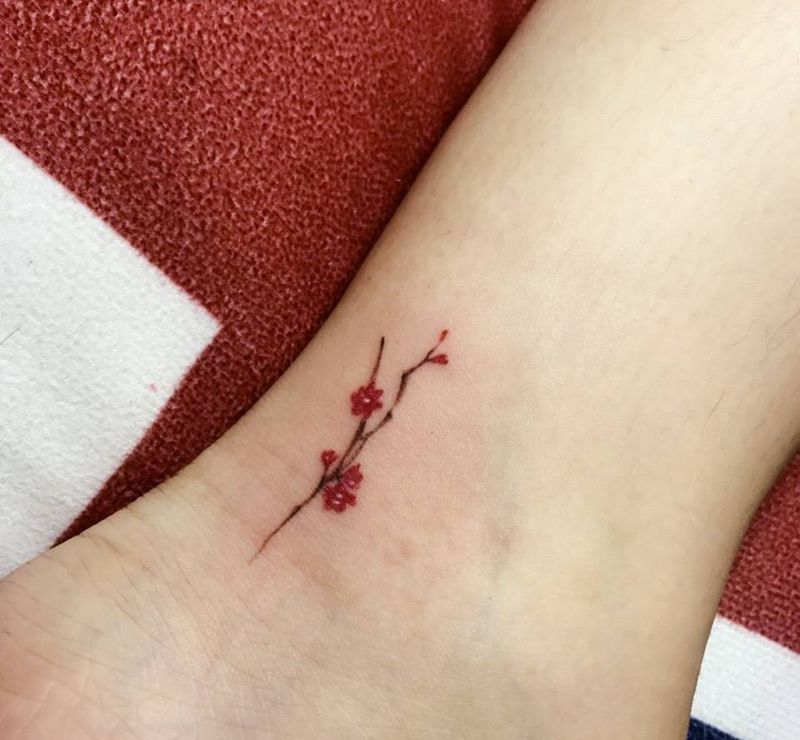 梅纹身图片_成品脚部清新植物纹身图案