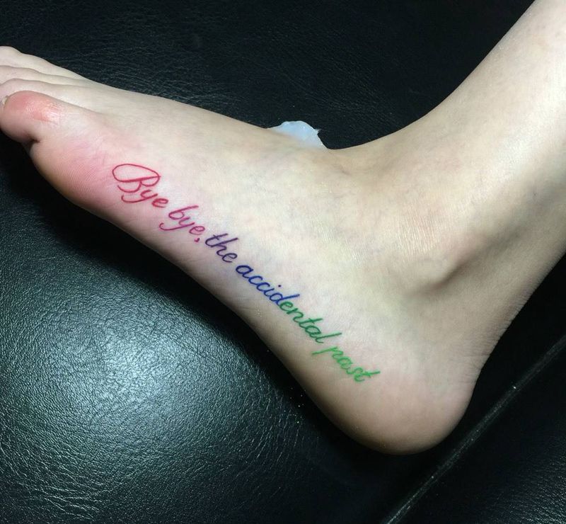 彩色英文纹身图片