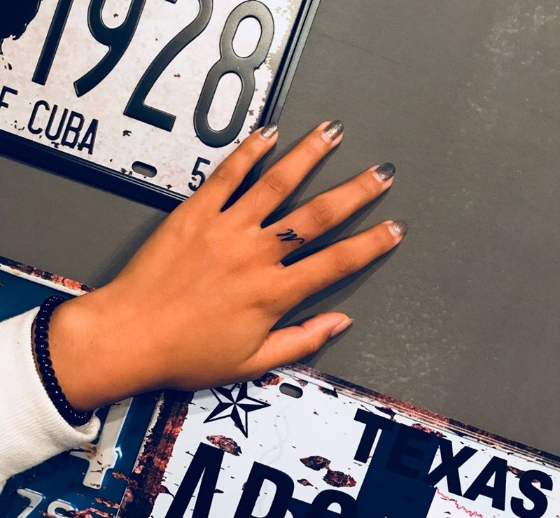 小字母纹身图片