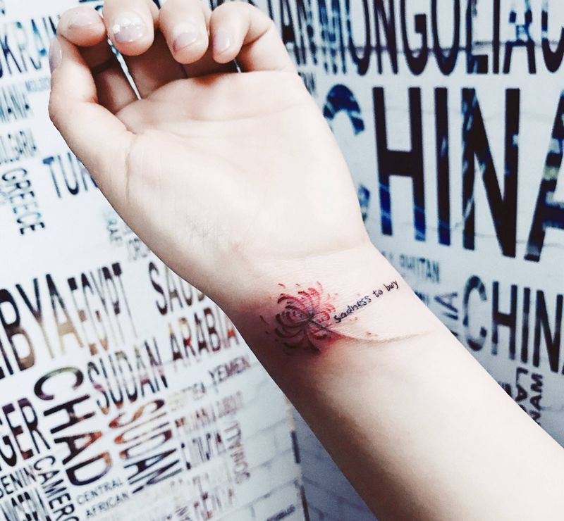 彼岸花遮盖伤疤纹身图片_成品手部清新纹身图案