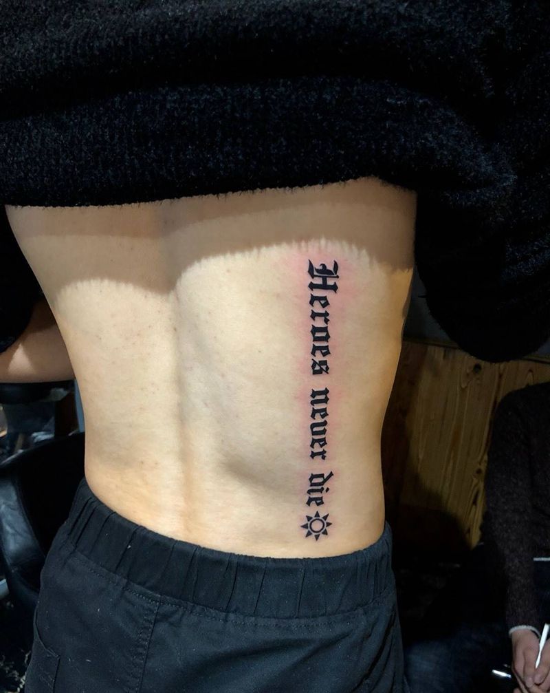 后腰字母纹身，纹身图片