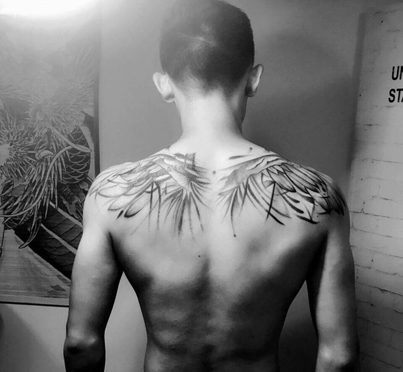 翅膀纹身图片_背部成品欧美纹身图案