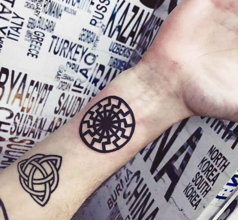 圆纹身图片_成品手部几何纹身图案