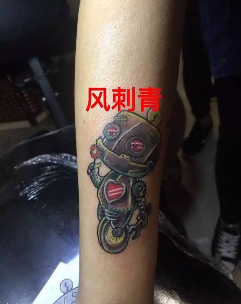 小机器人纹身图片