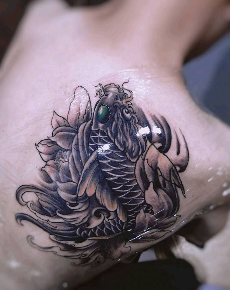 黑灰鲤鱼纹身图片