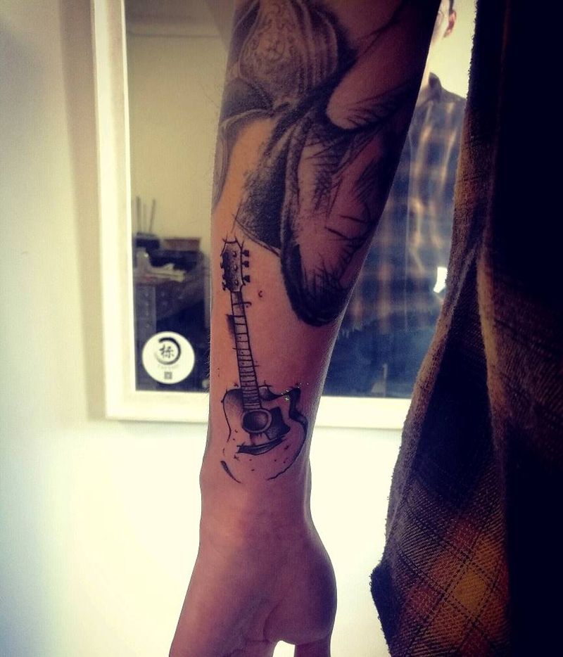 结他纹身图片_手臂腿部点刺几何纹身图案