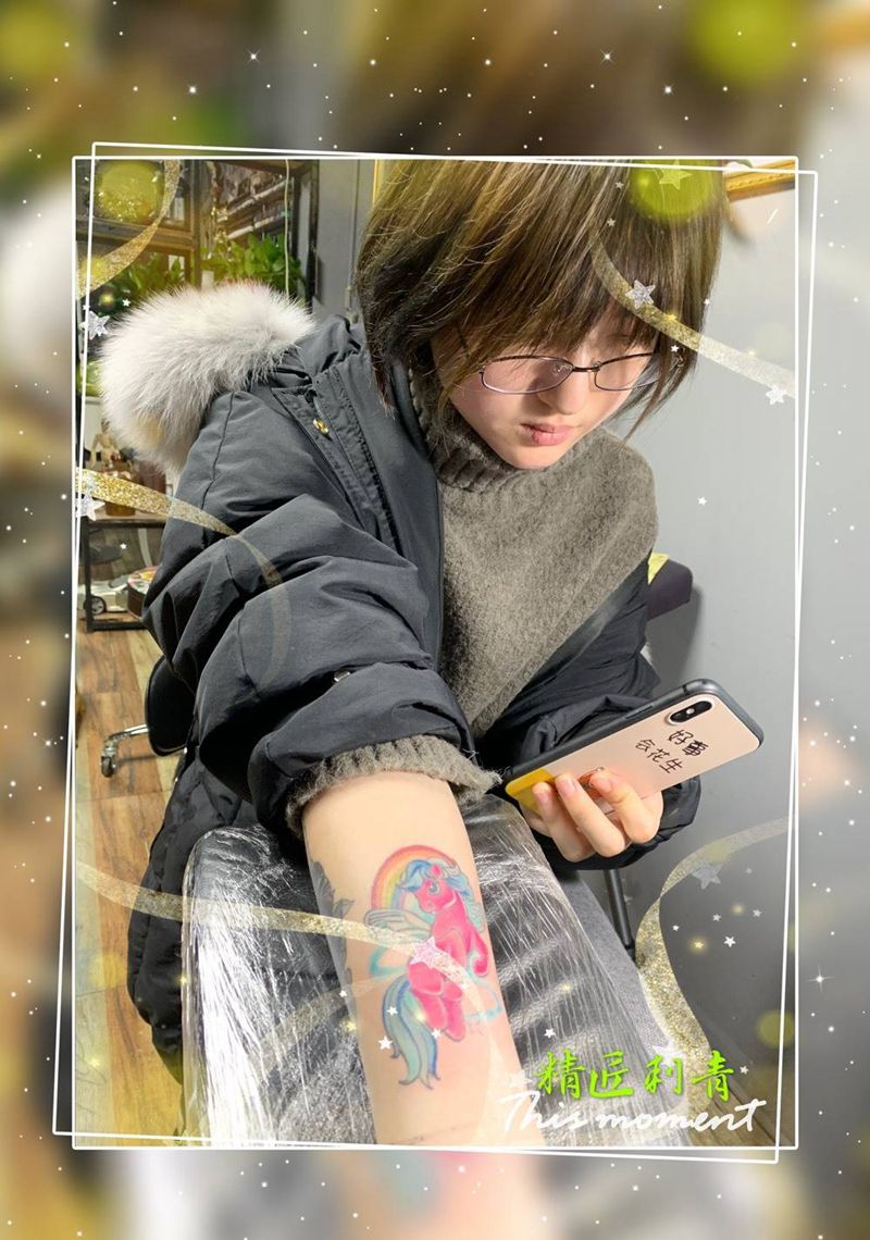 彩虹马纹身图片