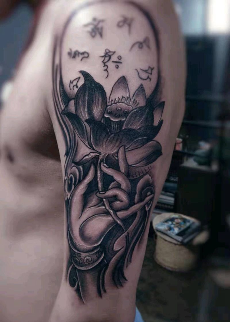 莲纹身图片_手臂纹身图案