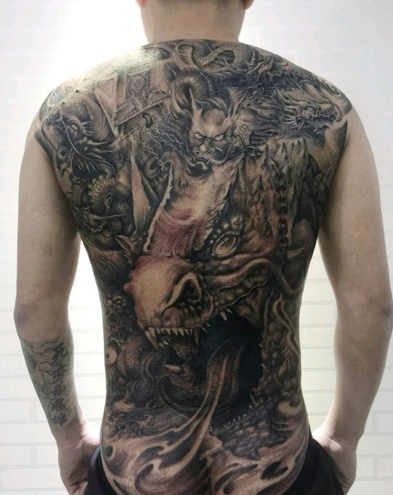 九龙拉棺纹身图片