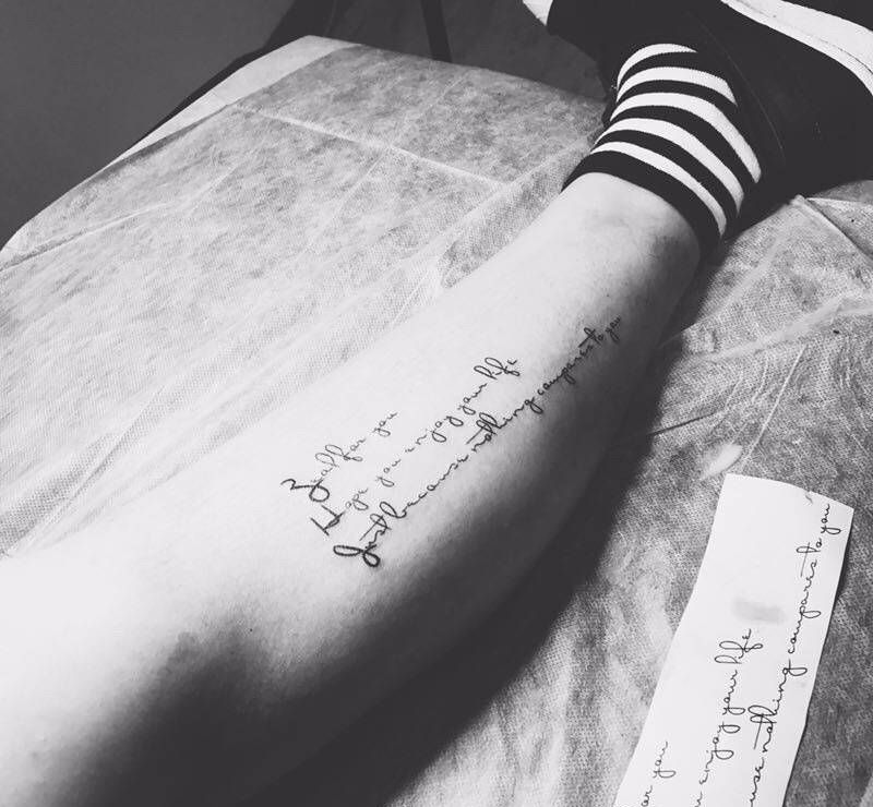 花体英文纹身图片_成品腿部纹身图案