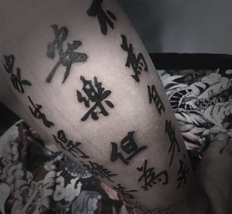 经文纹身图片_成品腿部传统纹身图案