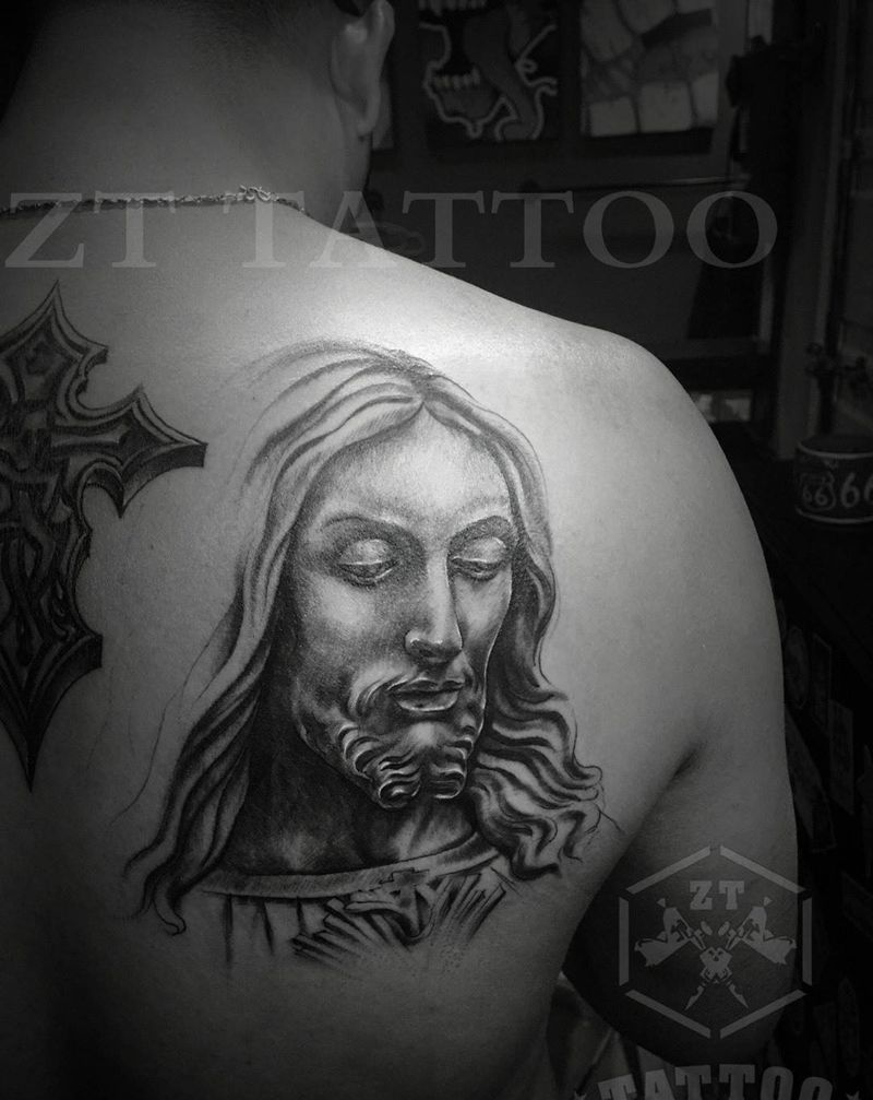 耶稣纹身图片_成品背部欧美写实肖像人物宗教纹身图案
