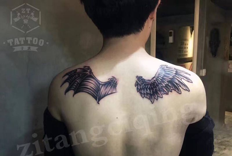 翅膀纹身图片_成品背部欧美纹身图案