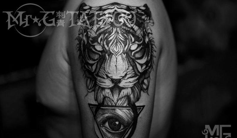 虎 全视眼纹身图片