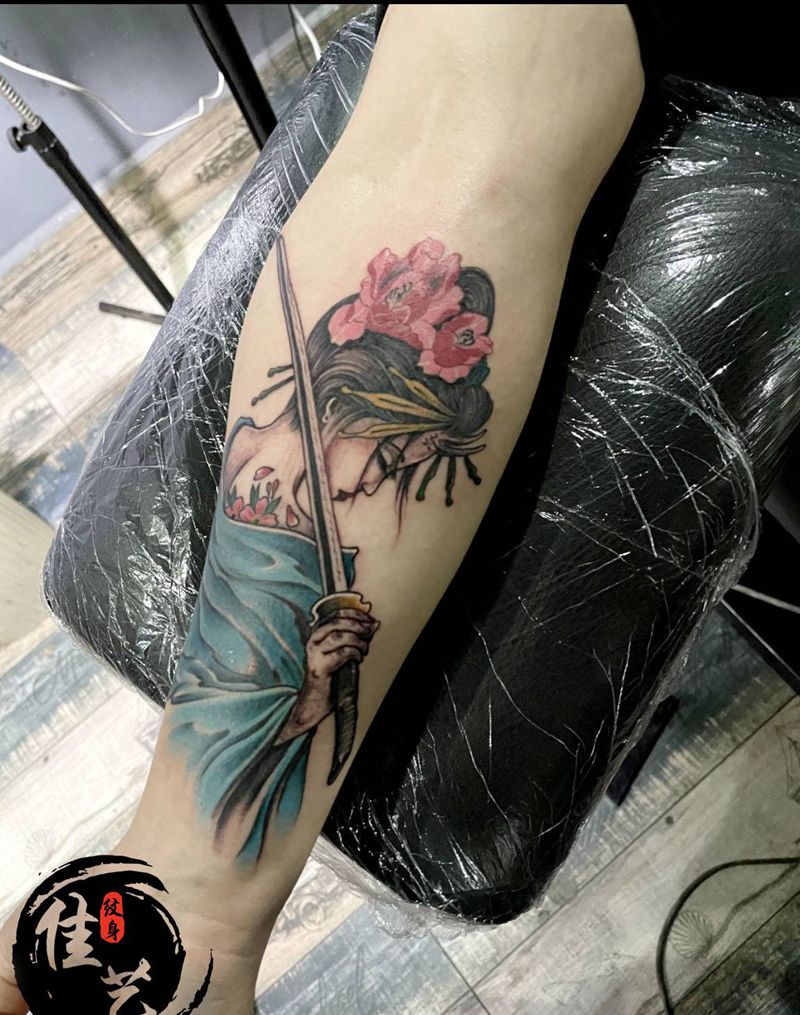 女武士纹身图片_手臂新传统纹身图案