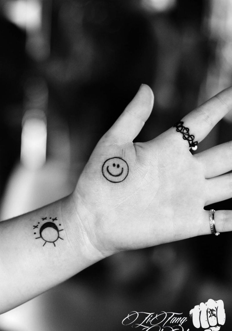 对自己笑纹身图片_成品手部清新欧美字符动物静物人物植物纹身图案