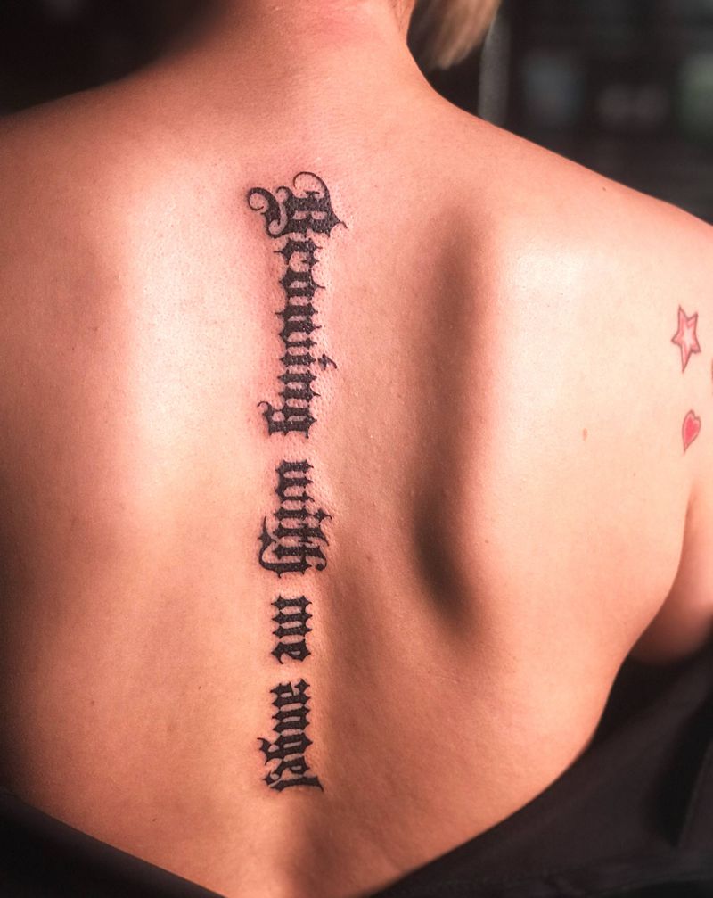 女神纹身图片_背部图腾花体字纹身图案