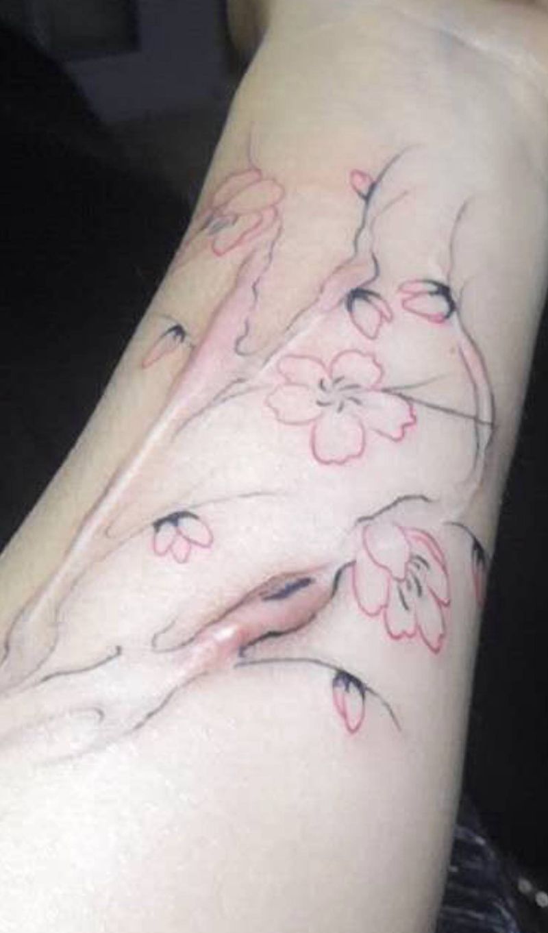 梅花遮盖纹身图片_手部纹身图案