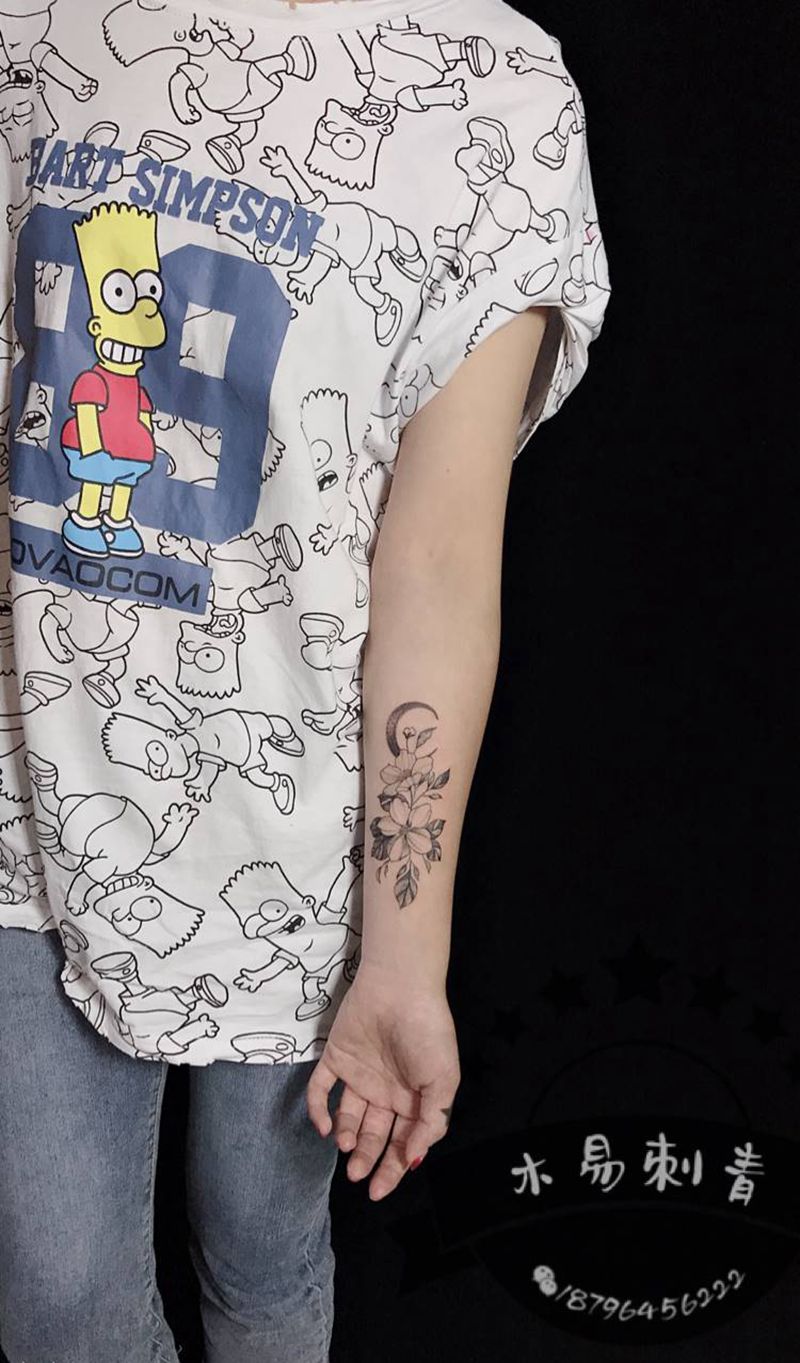 素花纹身图片_手臂点刺纹身图案