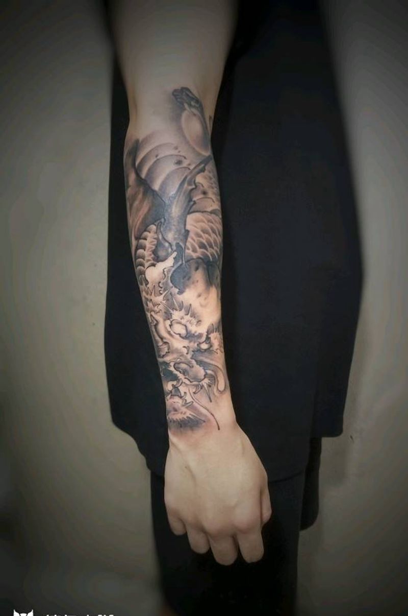 包小臂龙纹身图片_手臂新传统纹身图案
