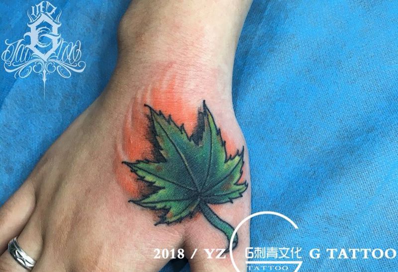 修改枫叶纹身图片