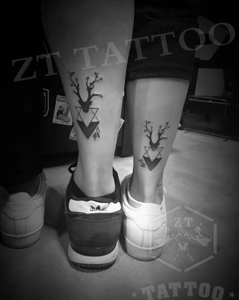 情侣几何鹿纹身图片_成品腿部清新动物情侣纹身图案