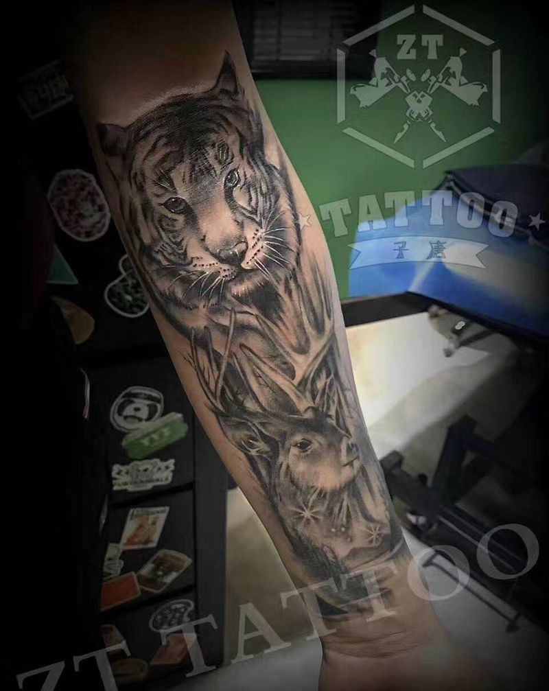 写实老虎鹿纹身图片_成品腿部写实动物纹身图案