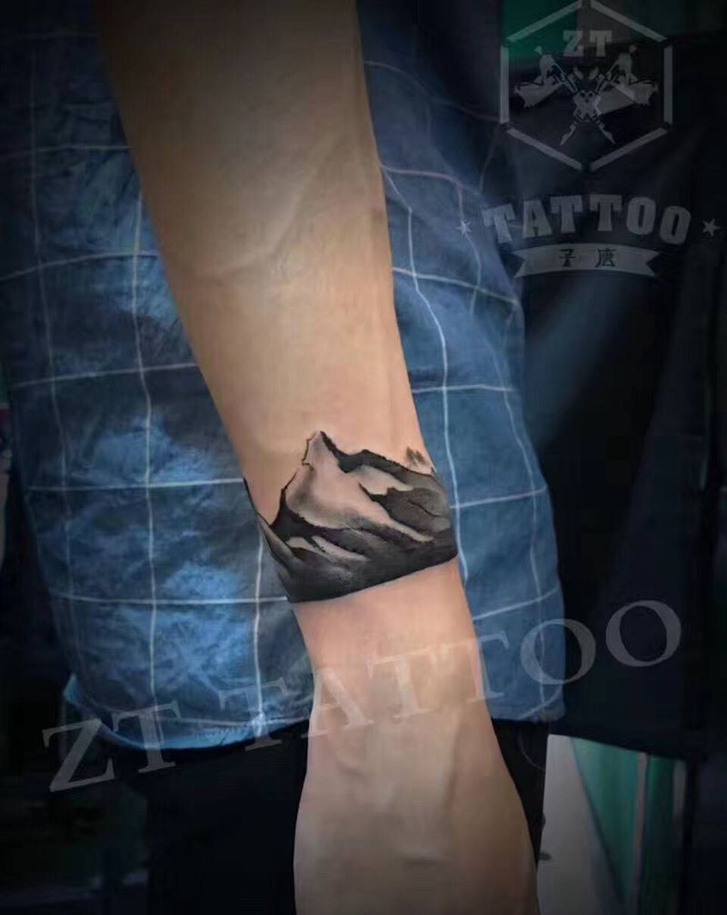 山峰手环小遮盖纹身图片_成品国画手臂静物水墨遮盖纹身图案