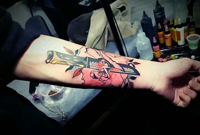 new school纹身图片_手臂欧美植物成品纹身图案