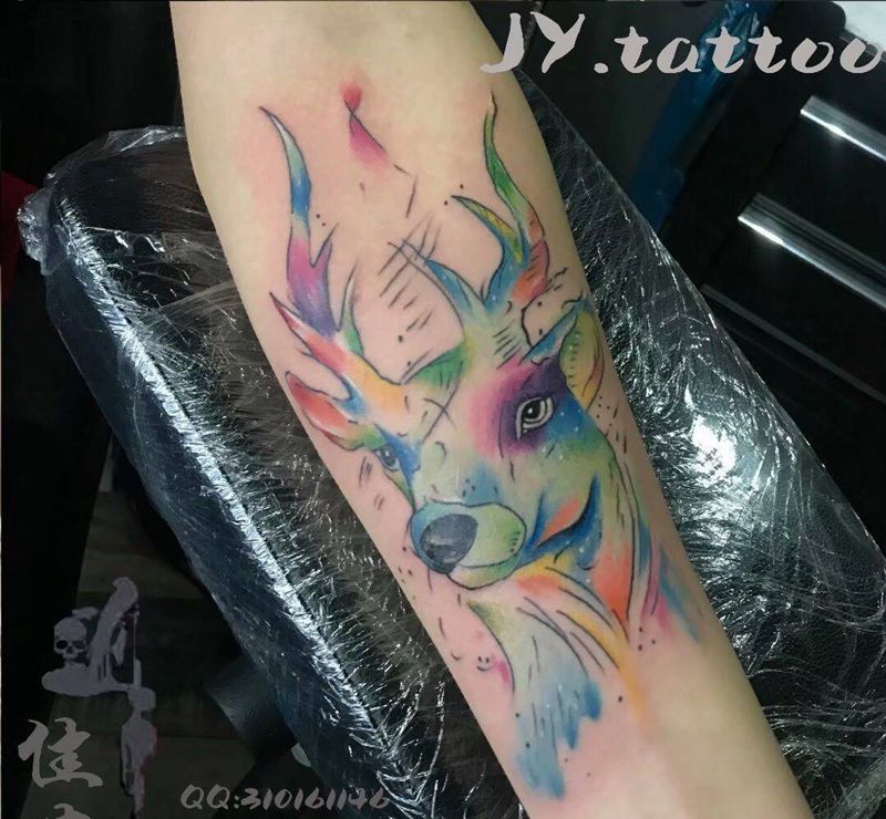 泼墨鹿纹身图片