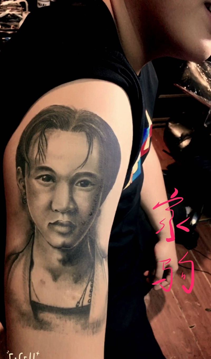 黃家驹纹身图片