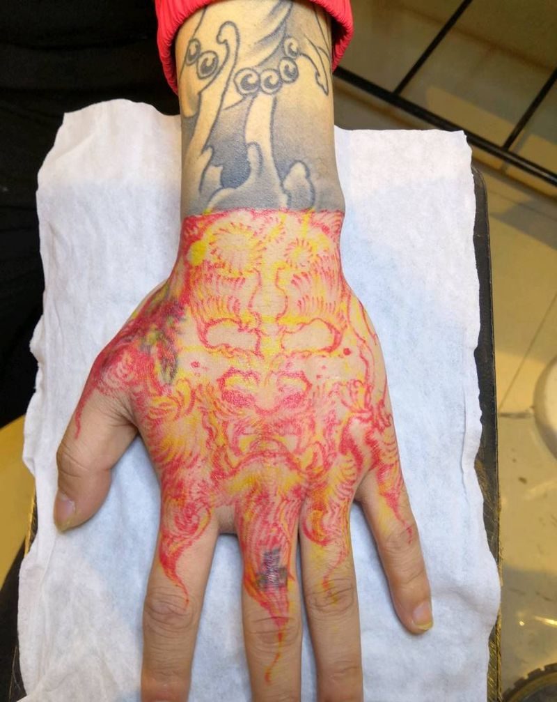 遮盖唐西几纹身图片_手部新传统纹身图案