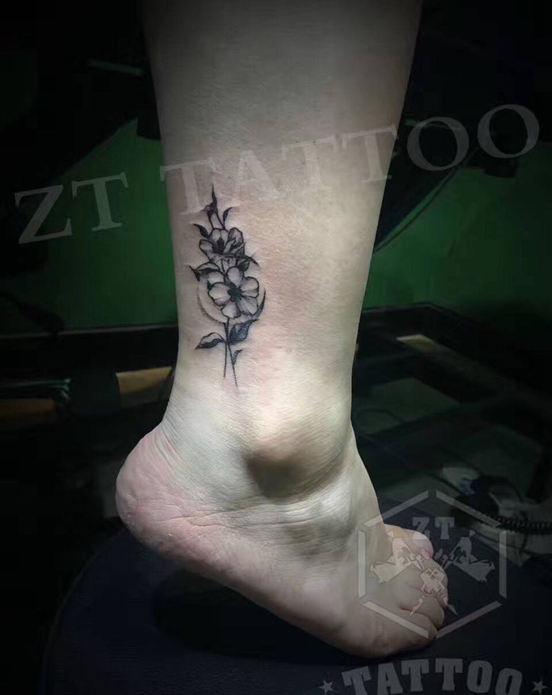 情侣脚踝花草纹身图片_成品手臂腿部清新植物情侣点刺脚腕手腕简约纹身图案