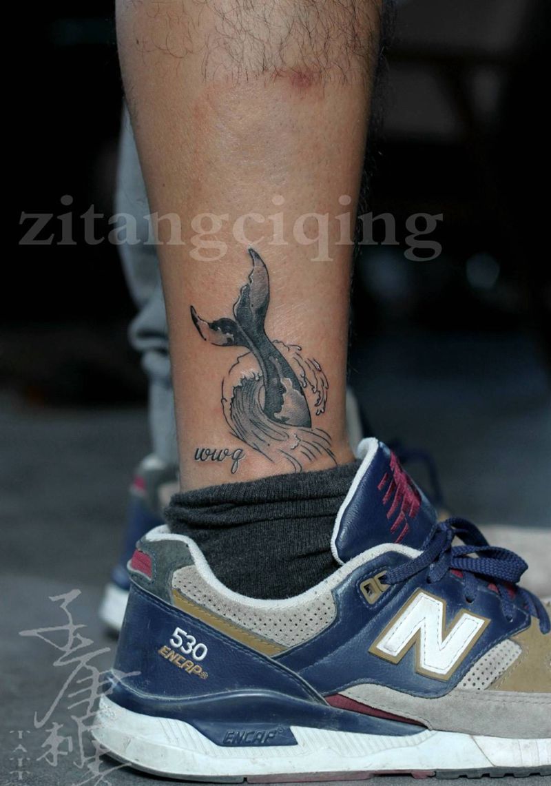 鲸鱼纹身图片_成品脚部欧美清新动物纹身图案