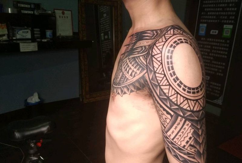 图腾半甲纹身图片