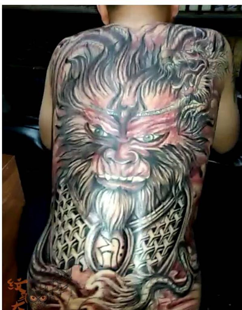 猴纹身图片_背部人物纹身图案