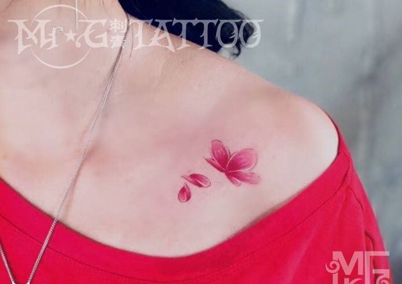 梅花一枚纹身图片