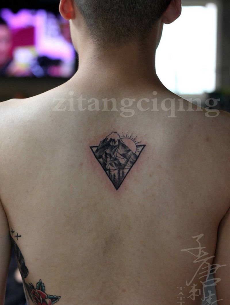 小清新纹身图片_成品背部欧美清新静物植物几何纹身图案