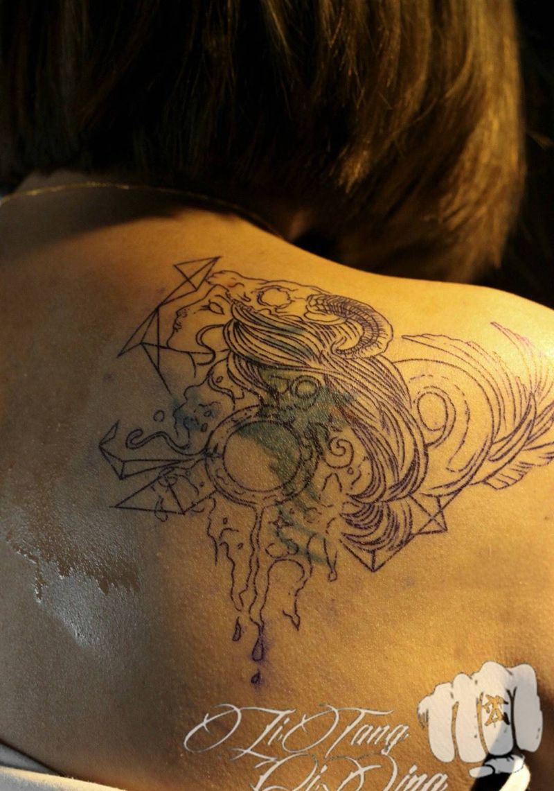 遮盖纹身图片_成品背部欧美人物动物纹身图案