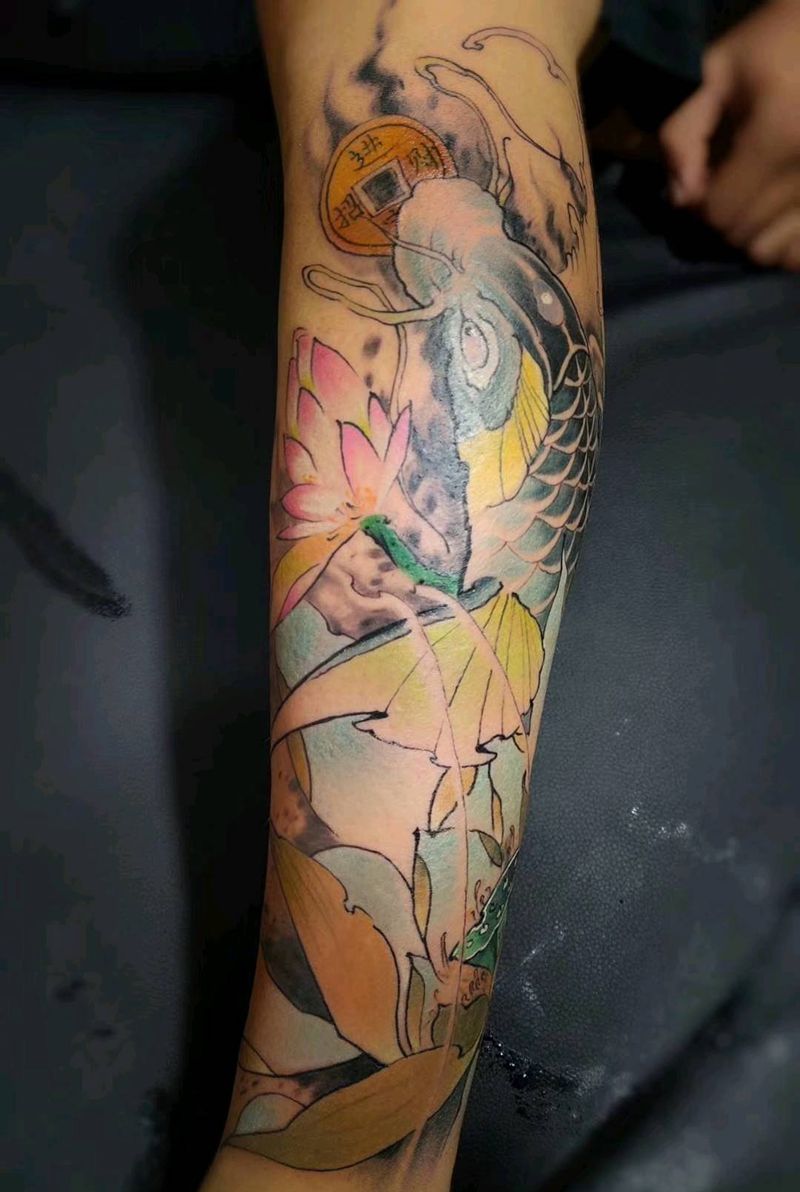 小腿鲤鱼纹身图片_腿部新传统纹身图案