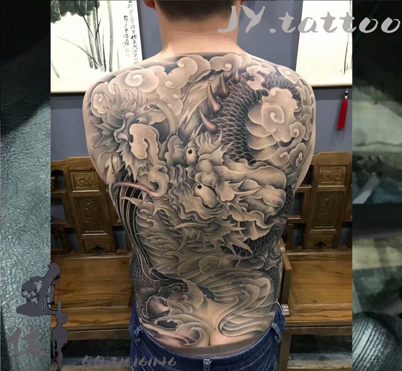 满背龙纹身图片_背部新传统纹身图案
