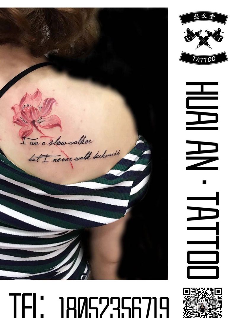 莲花字母纹身图片_肩部水彩纹身图案