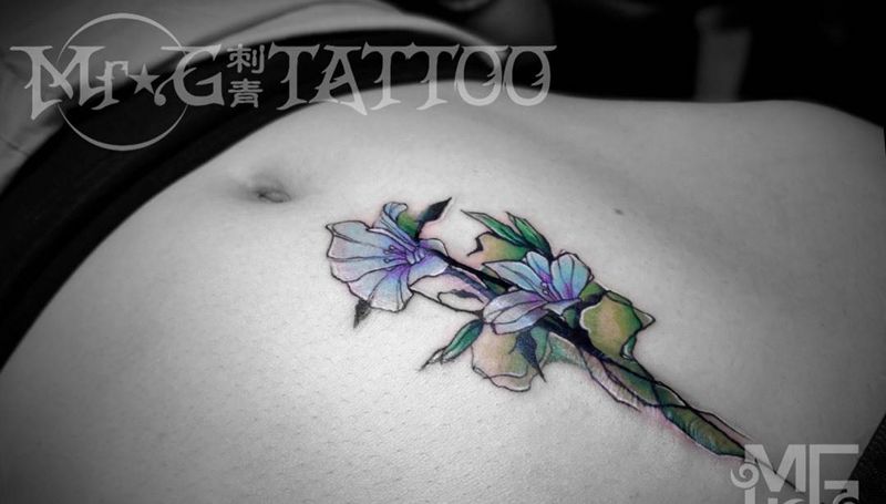 破腹产盖疤纹身图片