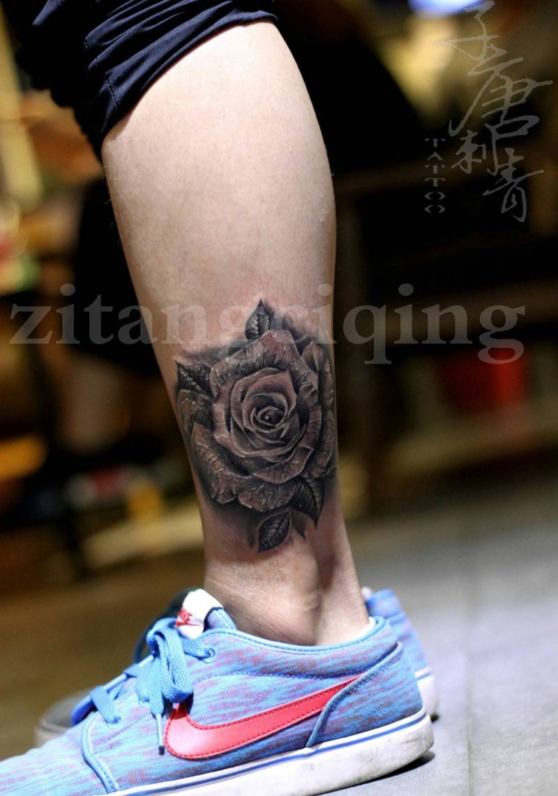 玫瑰纹身图片_成品腿部欧美植物写实清新纹身图案