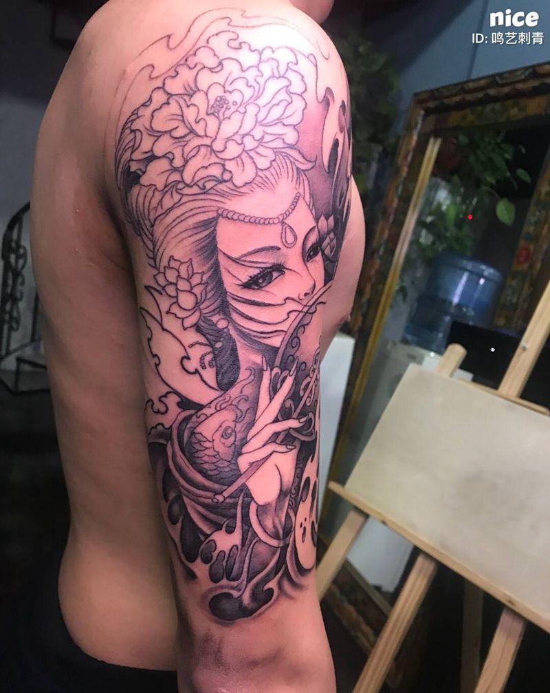 大臂艺妓纹身图片