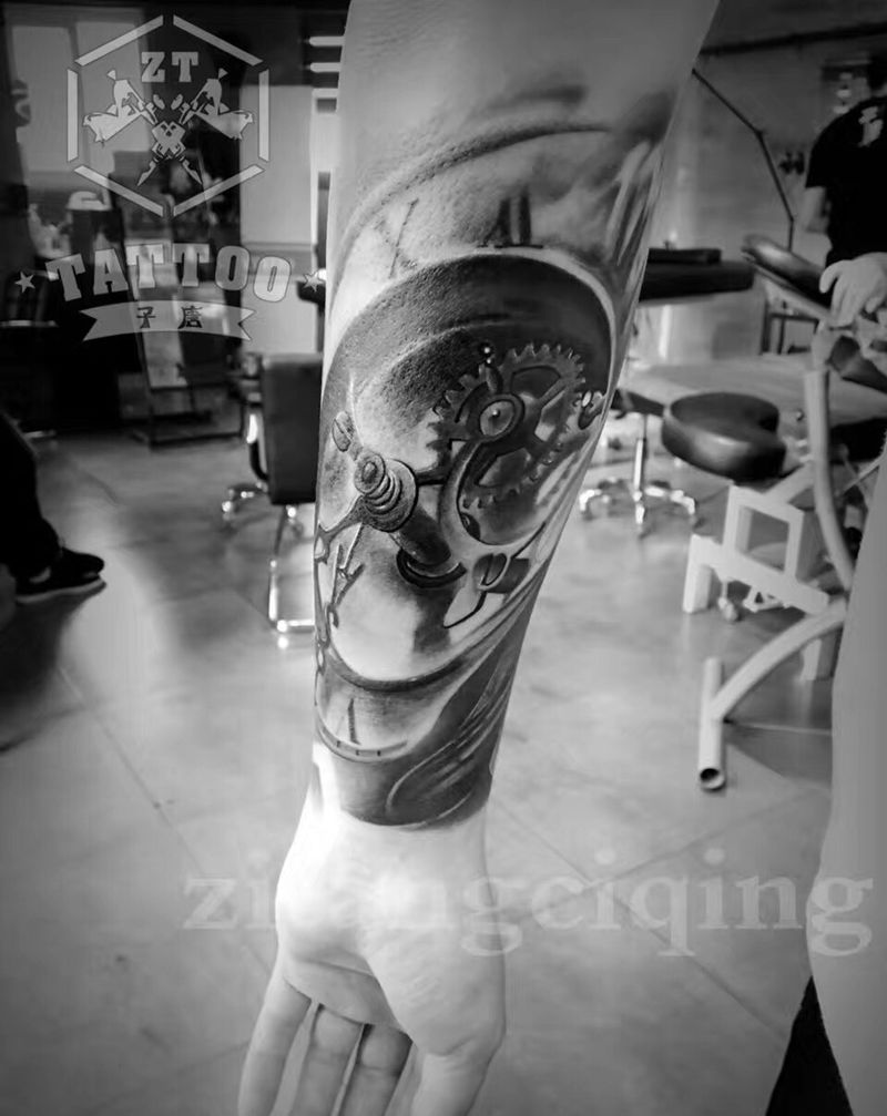 时钟纹身图片_成品手臂欧美写实静物纹身图案