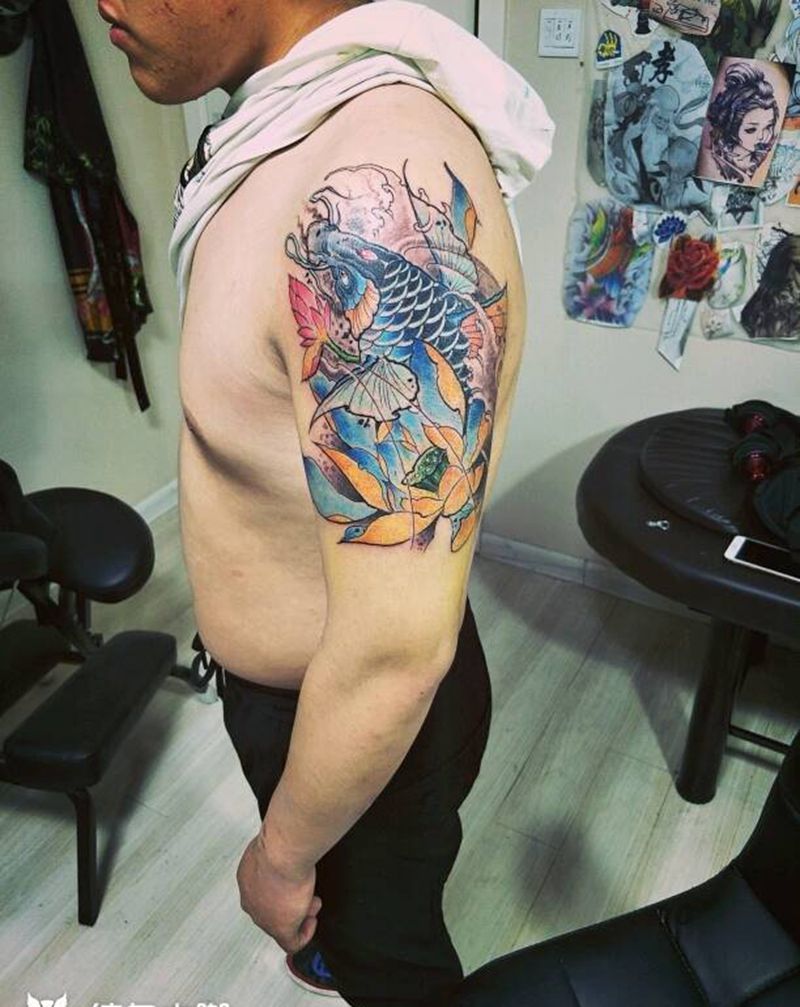 大臂鲤鱼！纹身图片_手臂传统动物成品纹身图案