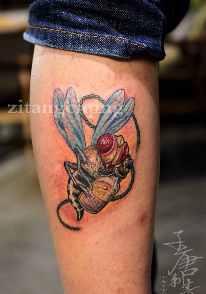 new school 大蜜蜂纹身图片_成品腿部欧美写实动物植物静物原创纹身图案